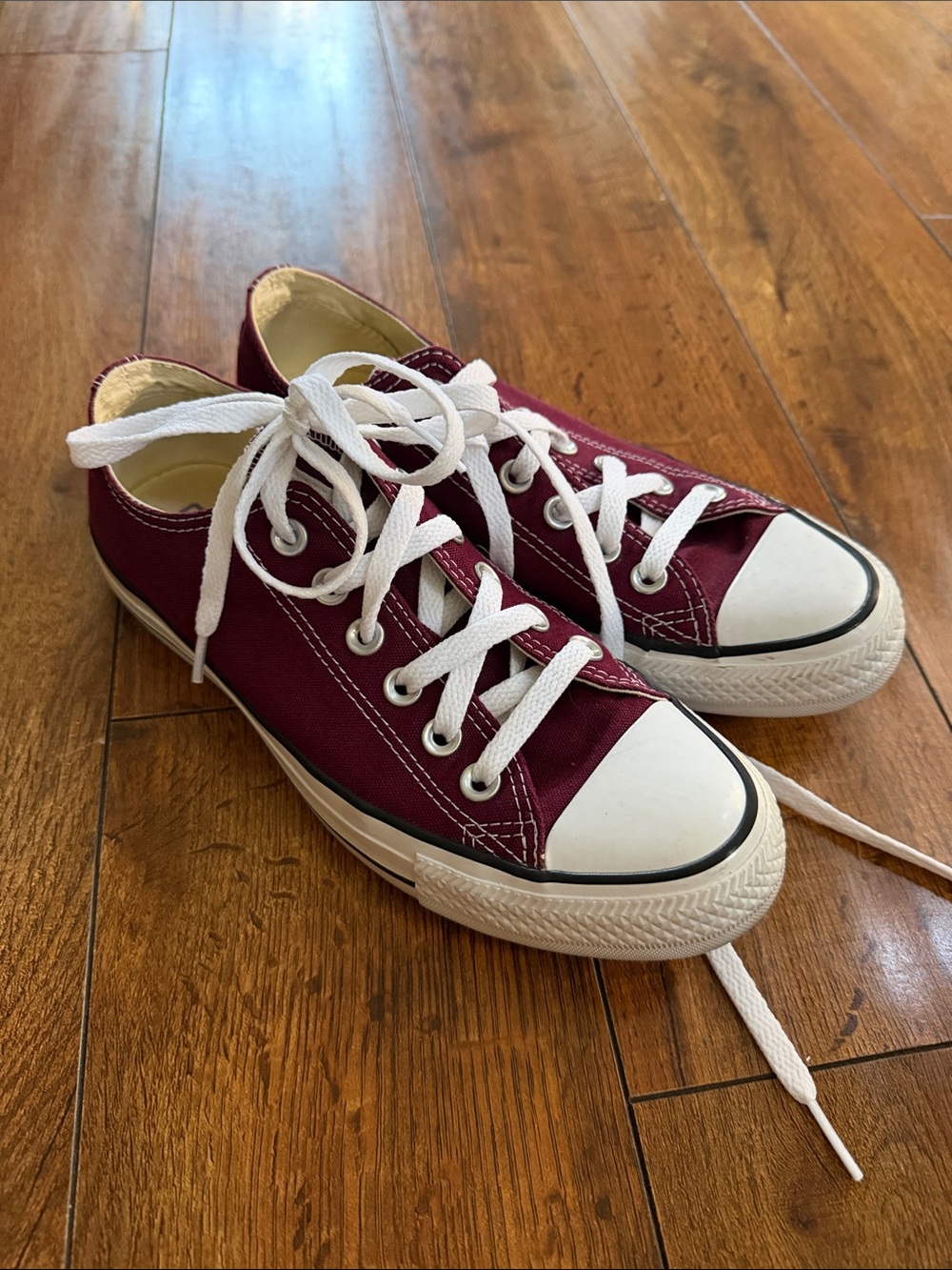 Converse Burgundy Low Top